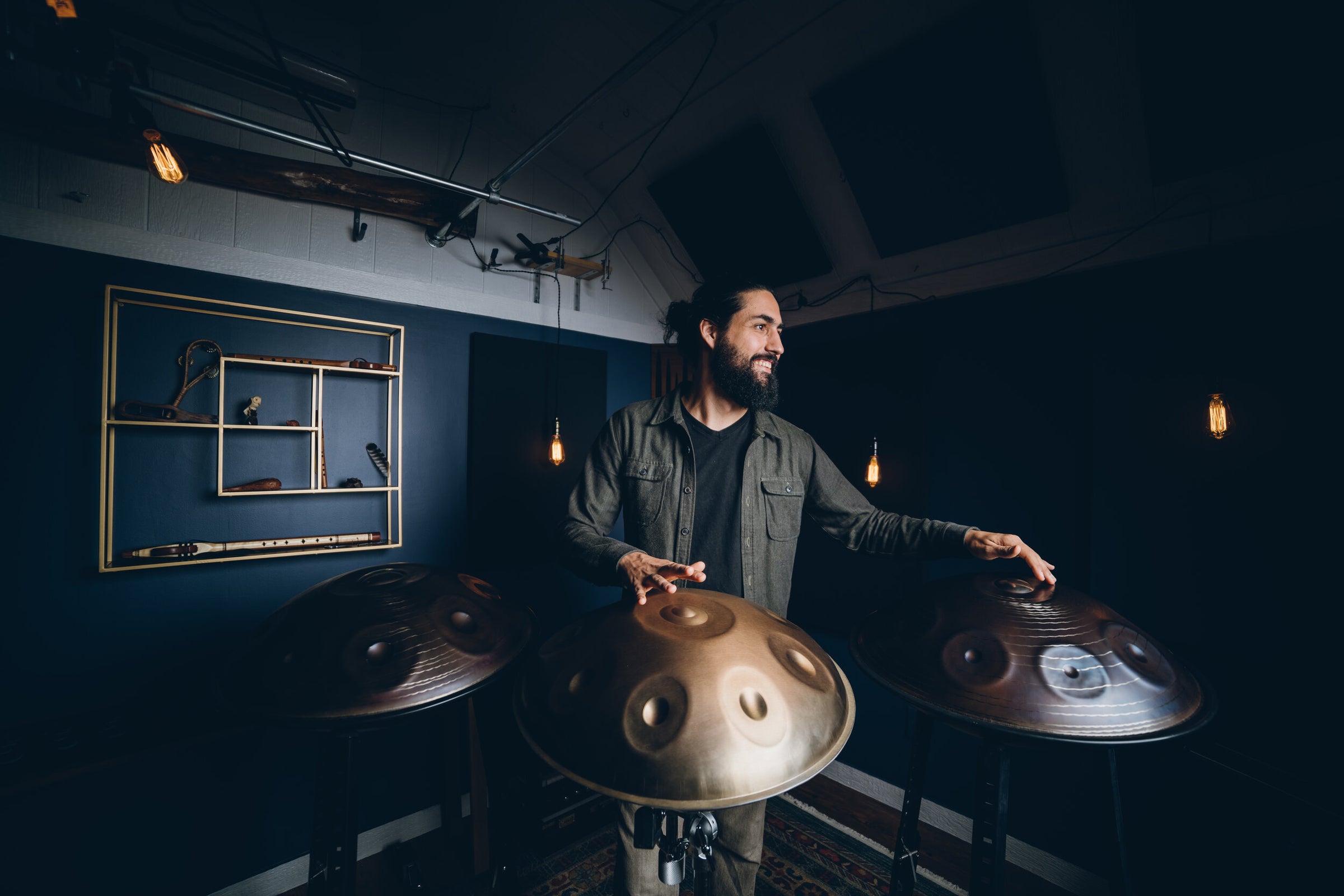 peter levitov playing three handpans